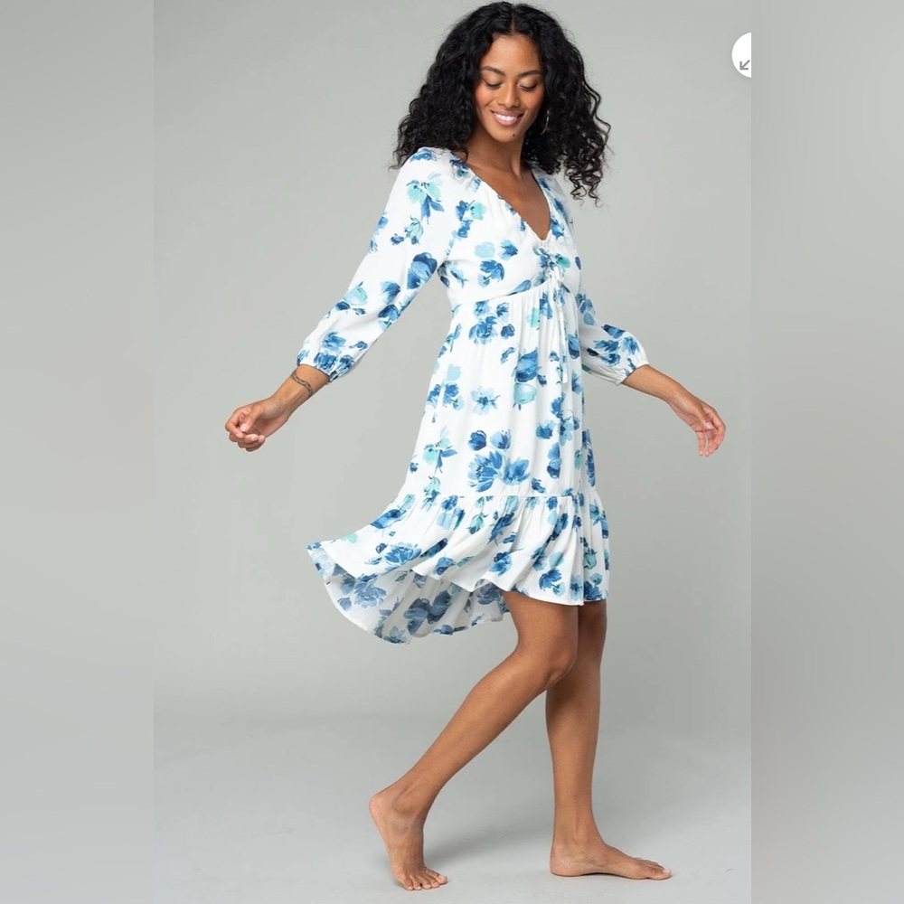 New Blue Floral V-Neck‎ Tiered High-Low Mini Dress with 3/4 Balloon Sleeves